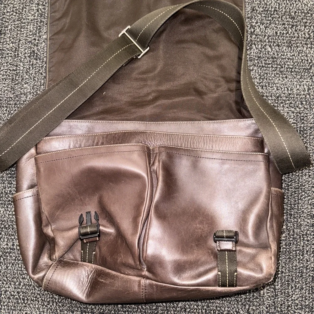 Coach Leatherware Messenger Crossbody Dark Brown Laptop Bag X